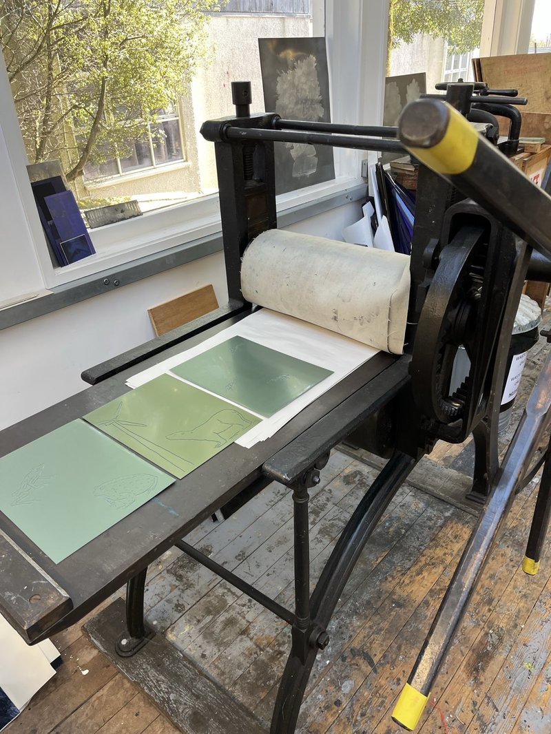 starwheel press with 3 plates lined up